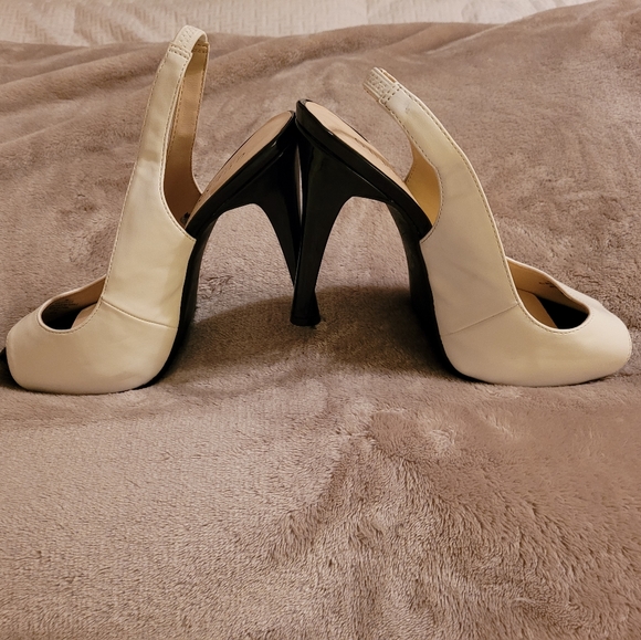 GUESS BLACK/WHITE SLINGBACK PUMPS 9 NWT - Picture 10 of 11